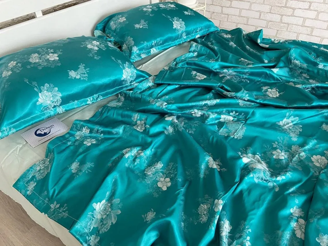 Emerald with silver flowers Bedding Set
