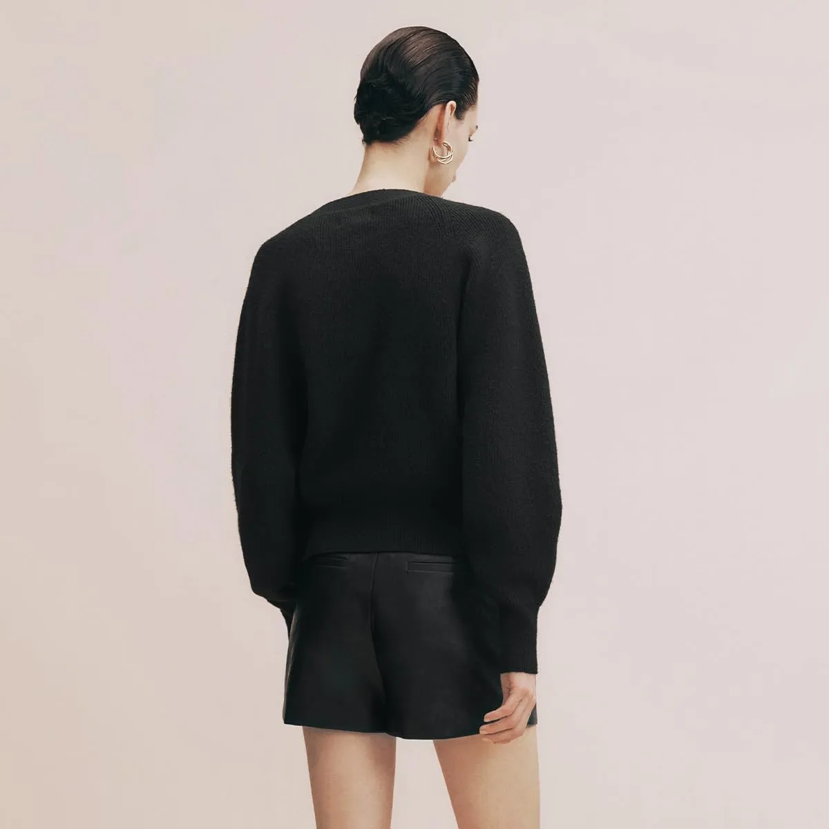 Women's Cardigan Long Sleeve V-Neck Lightweight Sweater Casual Knit Tops with Metal Buttons 2025